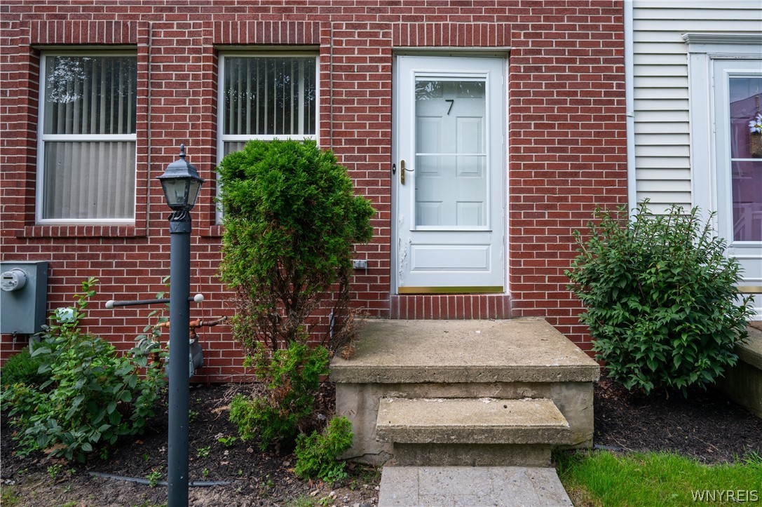 7 Queens Guard Walk, Unit 7 Tonawanda, NY 14150 - Photo 2 of 37 Gallery Image 2