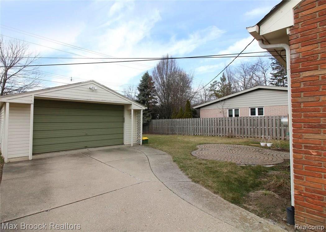 80 Maplefield Road Pleasant Ridge, MI 48069 - Photo 27 of 28 Maplefield 80 BD.jpg