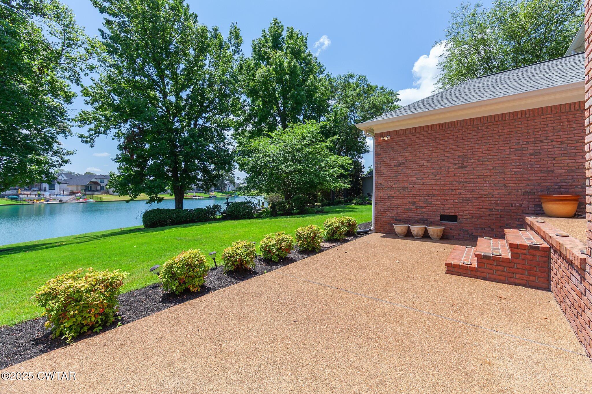 18 Admirals Pointe Jackson, TN 38305 - Photo 45 of 86 a view of a garden with a bench in front of house