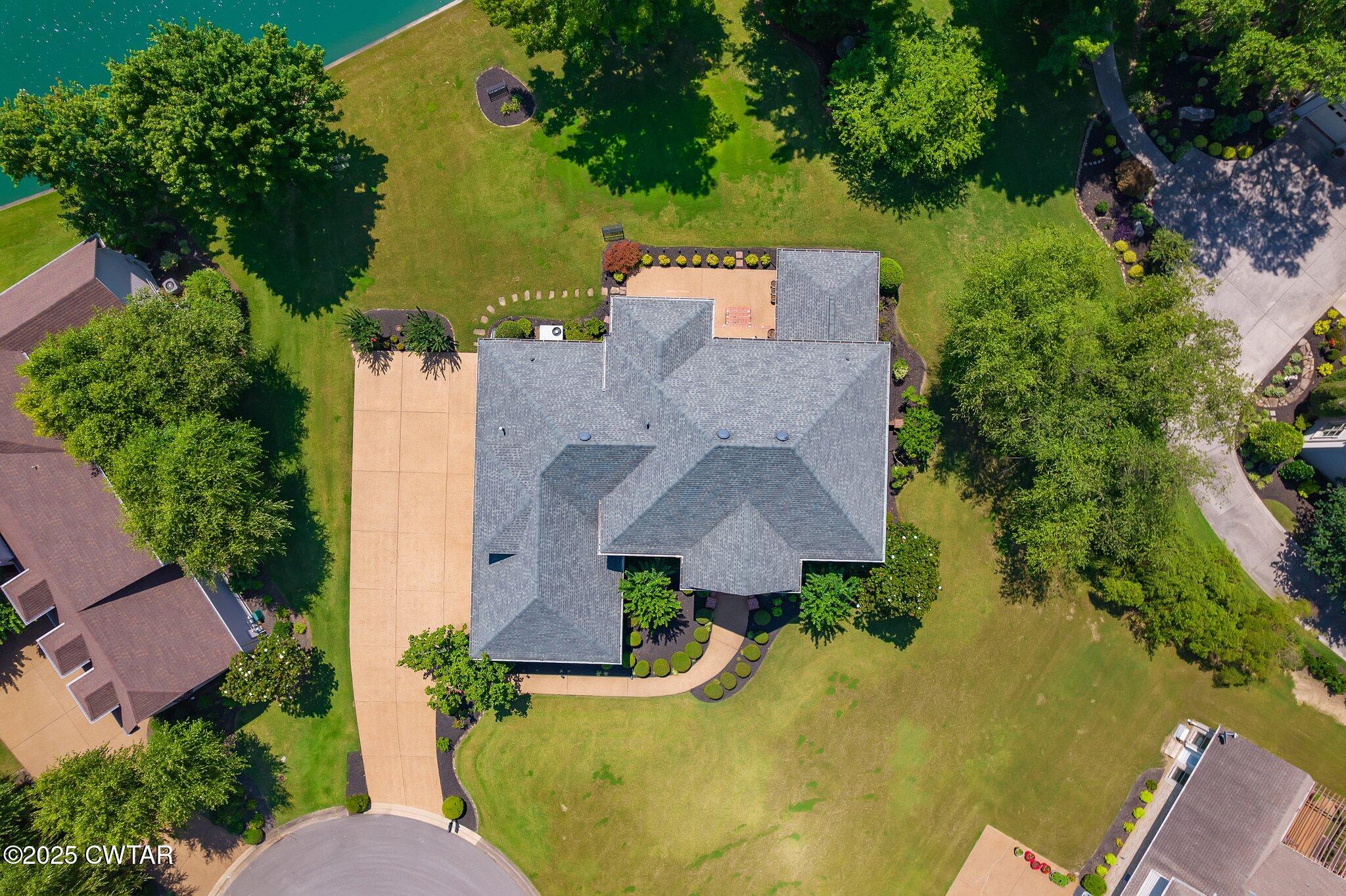 18 Admirals Pointe Jackson, TN 38305 - Photo 82 of 86 an aerial view of a house with swimming pool and garden