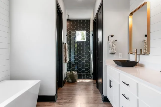 $1,079,000 | 125 Brown Saddle Cove, Driftwood, TX 78619