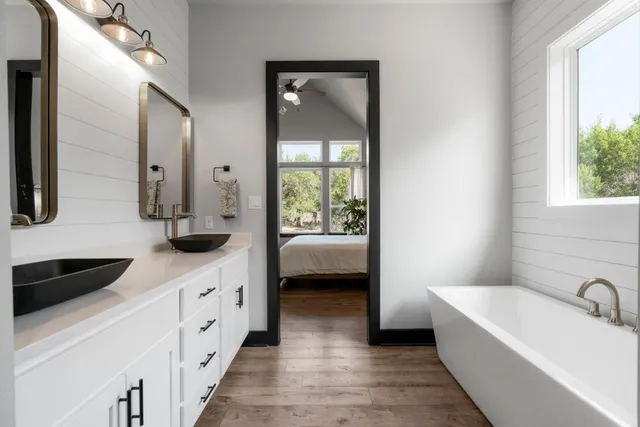 $1,079,000 | 125 Brown Saddle Cove, Driftwood, TX 78619