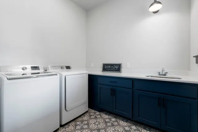 $1,079,000 | 125 Brown Saddle Cove, Driftwood, TX 78619