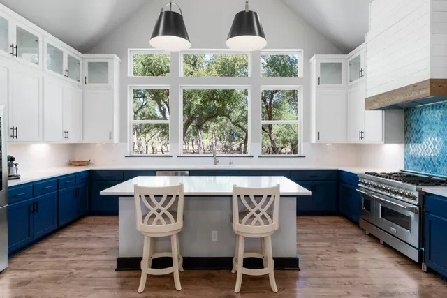 $1,079,000 | 125 Brown Saddle Cove, Driftwood, TX 78619