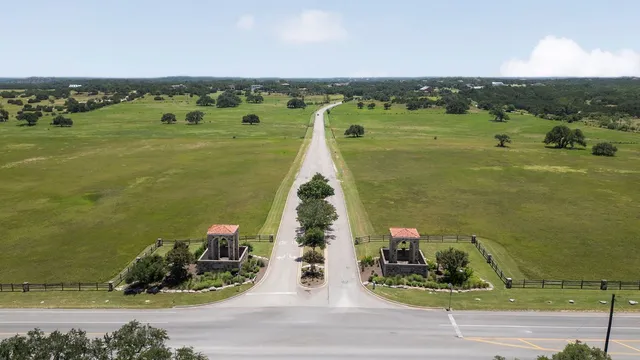 $1,079,000 | 125 Brown Saddle Cove, Driftwood, TX 78619