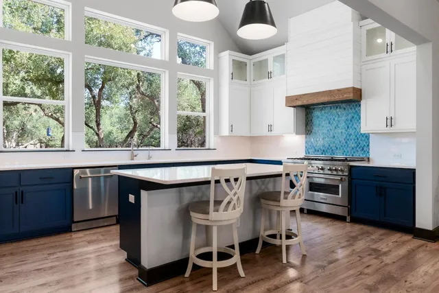 $1,079,000 | 125 Brown Saddle Cove, Driftwood, TX 78619