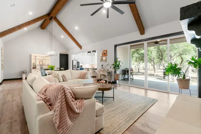 $1,079,000 | 125 Brown Saddle Cove, Driftwood, TX 78619