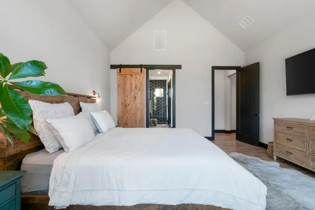 $1,079,000 | 125 Brown Saddle Cove, Driftwood, TX 78619