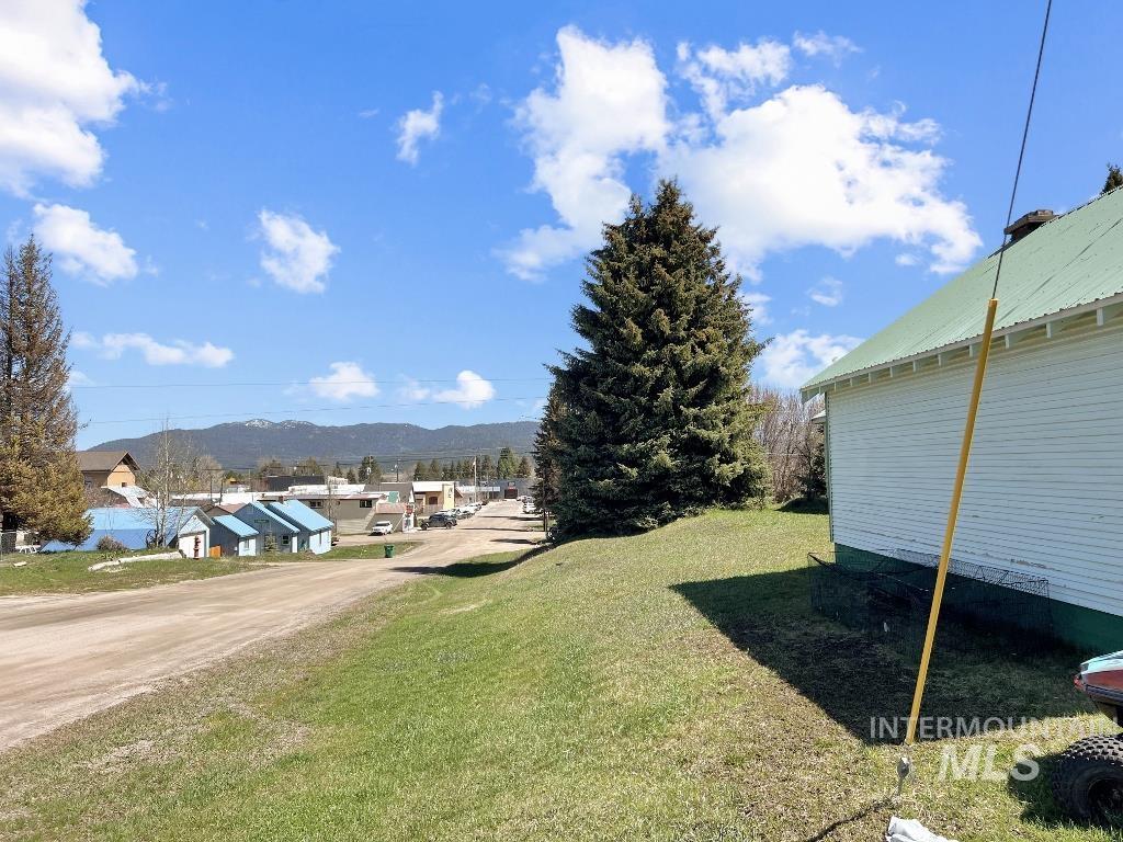 101 South Hillcrest Road Cascade, ID 83611 - Photo 3 of 15