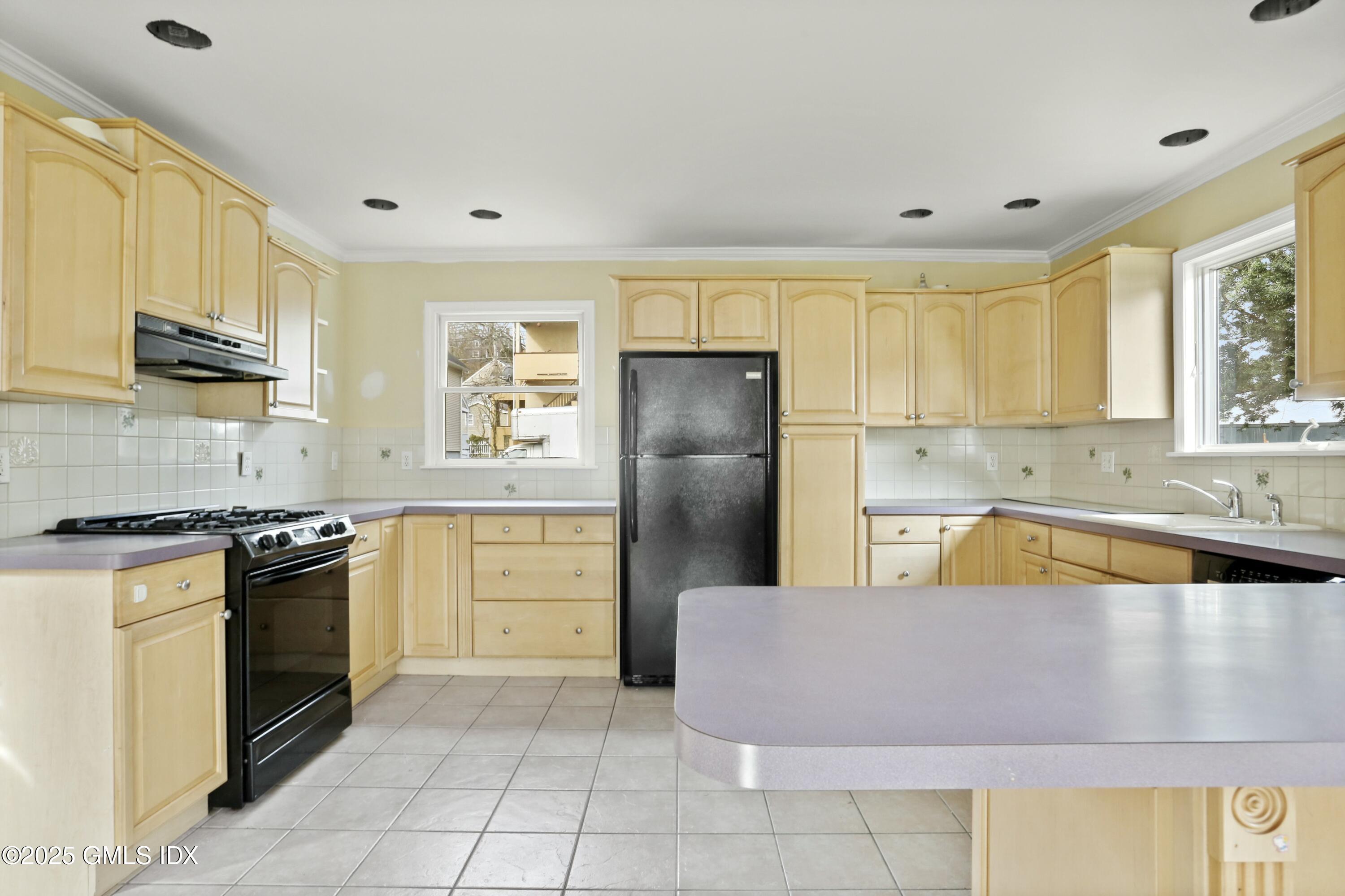 66.5 Prospect Street Greenwich, CT 06830 - Photo 9 of 17 tempImagephZftn