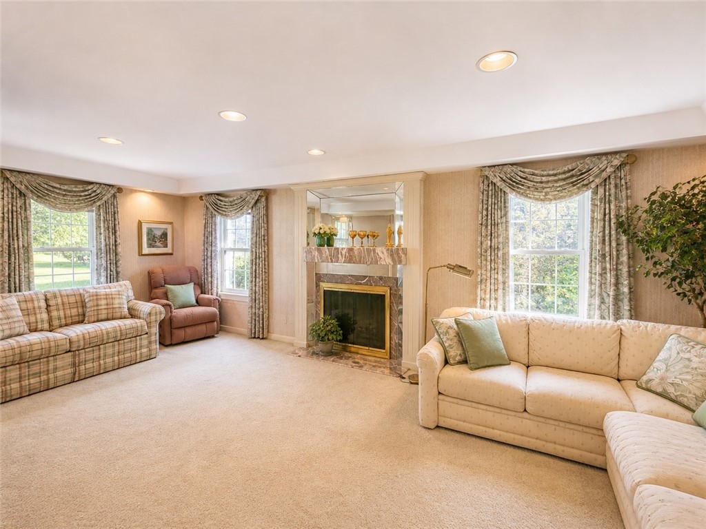 7 Beech Tree Road East Providence, RI 02916 - Photo 5 of 9