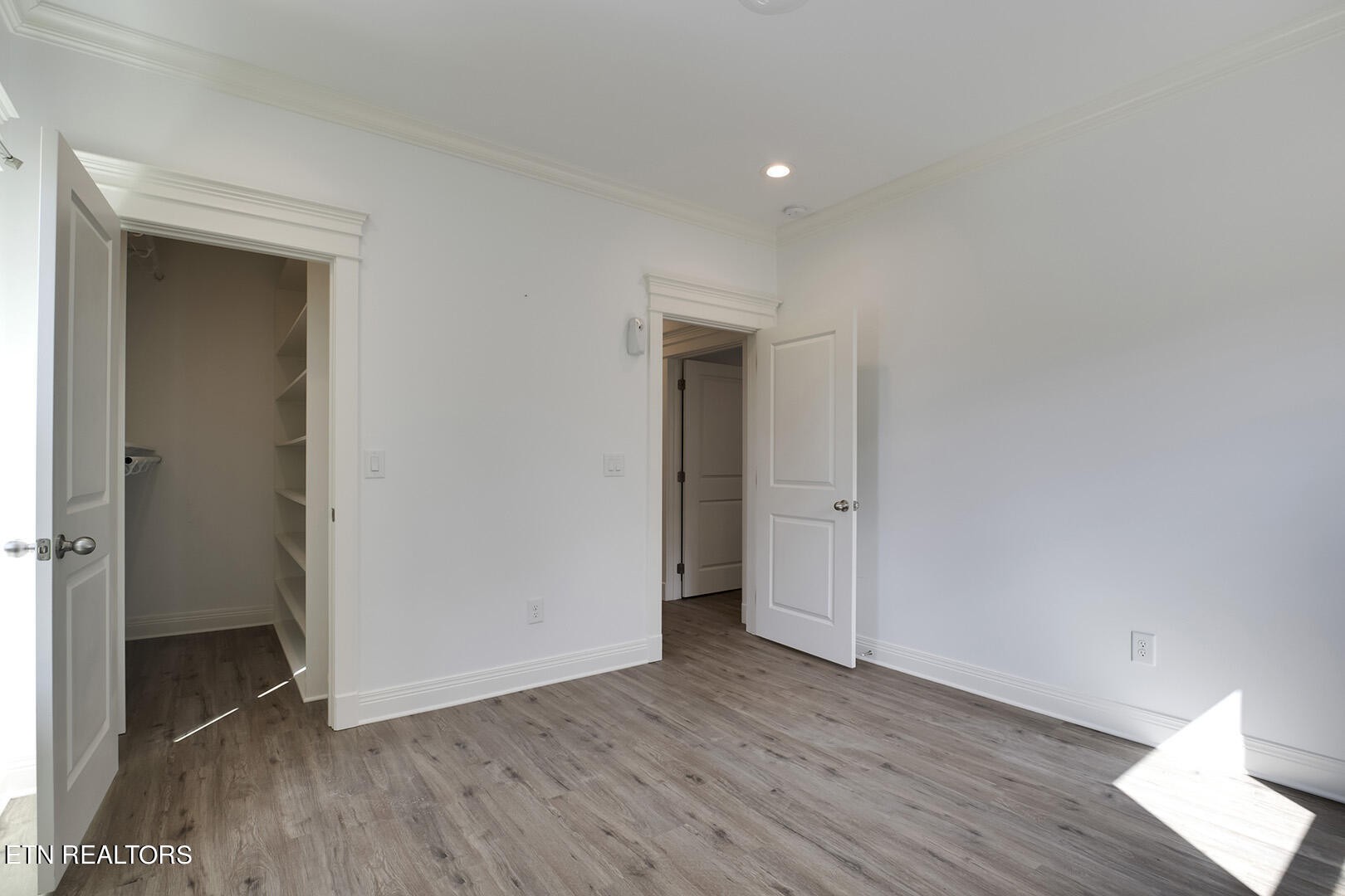 405 Beard Valley Road Maynardville, TN 37807 - Photo 39 of 60 a view of a hallway with wooden floor and closet