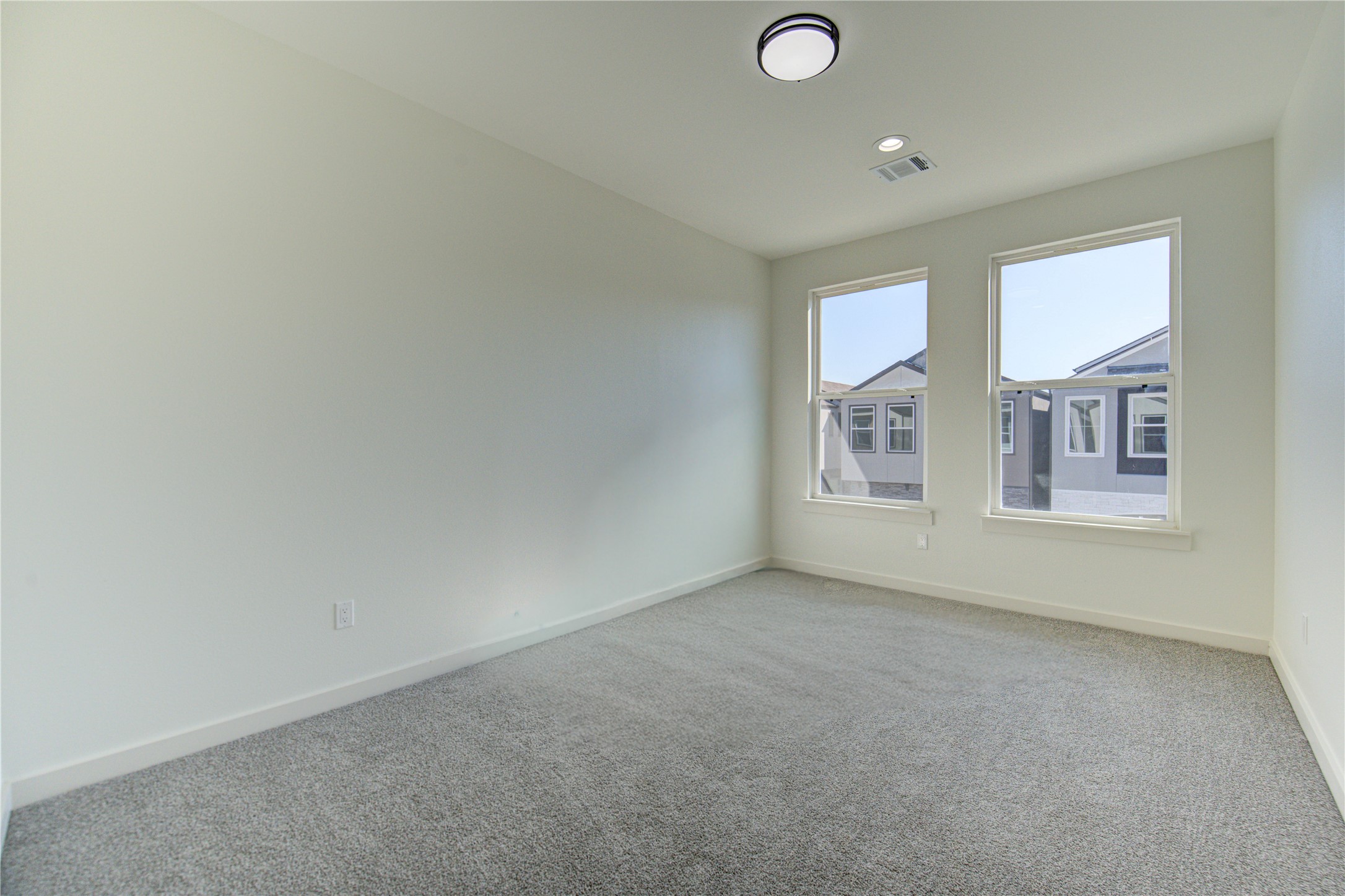 2903 El Fenice Lane Houston, TX 77057 - Photo 26 of 42 an empty room with windows