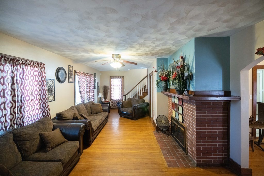61 Dwight Road Springfield, MA 01108 - Photo 13 of 34 a living room with furniture