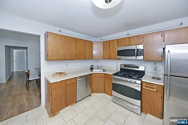 $3,100 | 250 Larch Lane, Mahwah, NJ 07430