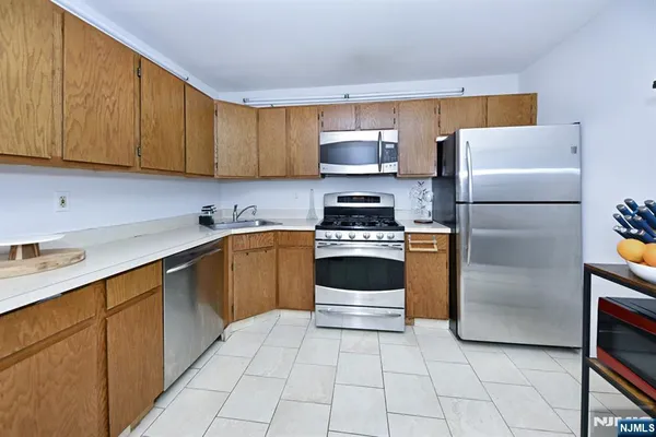 $3,100 | 250 Larch Lane, Mahwah, NJ 07430