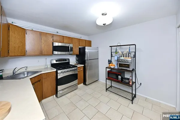 $3,100 | 250 Larch Lane, Mahwah, NJ 07430