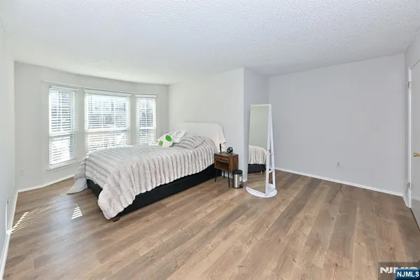 $3,100 | 250 Larch Lane, Mahwah, NJ 07430