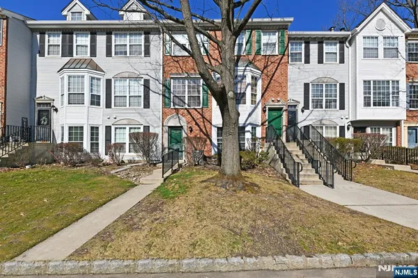 $3,100 | 250 Larch Lane, Mahwah, NJ 07430