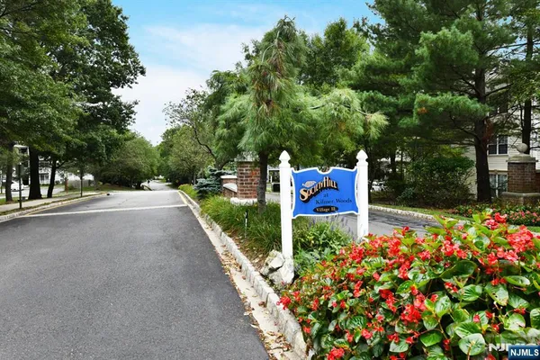 $3,100 | 250 Larch Lane, Mahwah, NJ 07430
