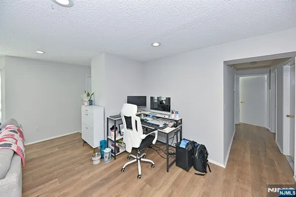 $3,100 | 250 Larch Lane, Mahwah, NJ 07430