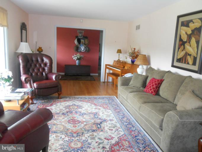 1042 Hook Road Westminster, MD 21157 - Photo 2 of 26 Living Room