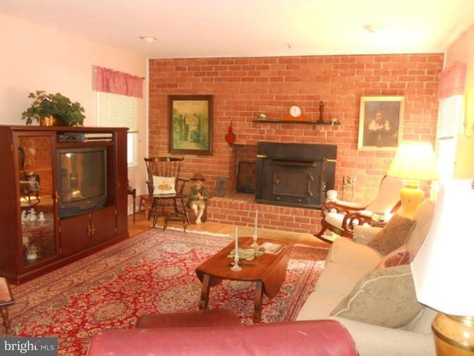 1042 Hook Road Westminster, MD 21157 - Photo 14 of 26 Family Room