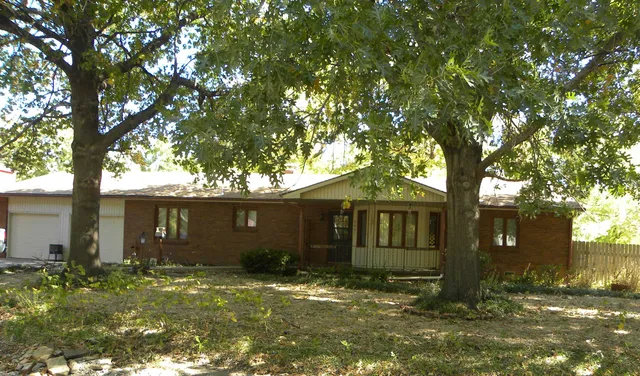 $145,000 | 303 South Oak Street, Howard, KS 67349