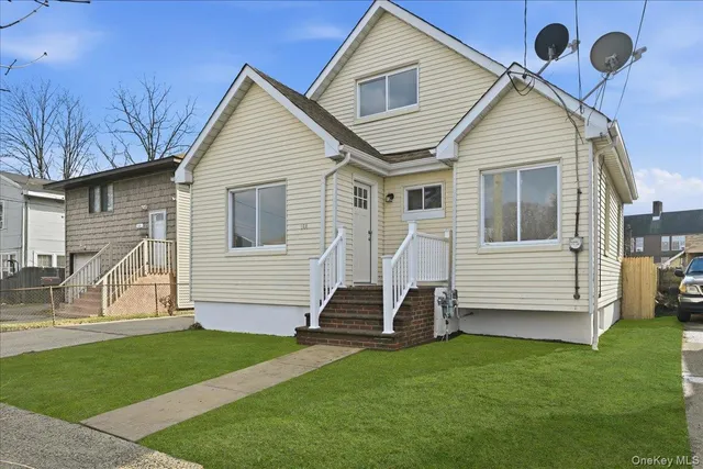 a view of a house with a backyard