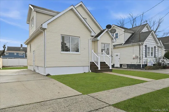 $649,999 | 160 Argyle Avenue, Uniondale, NY 11553