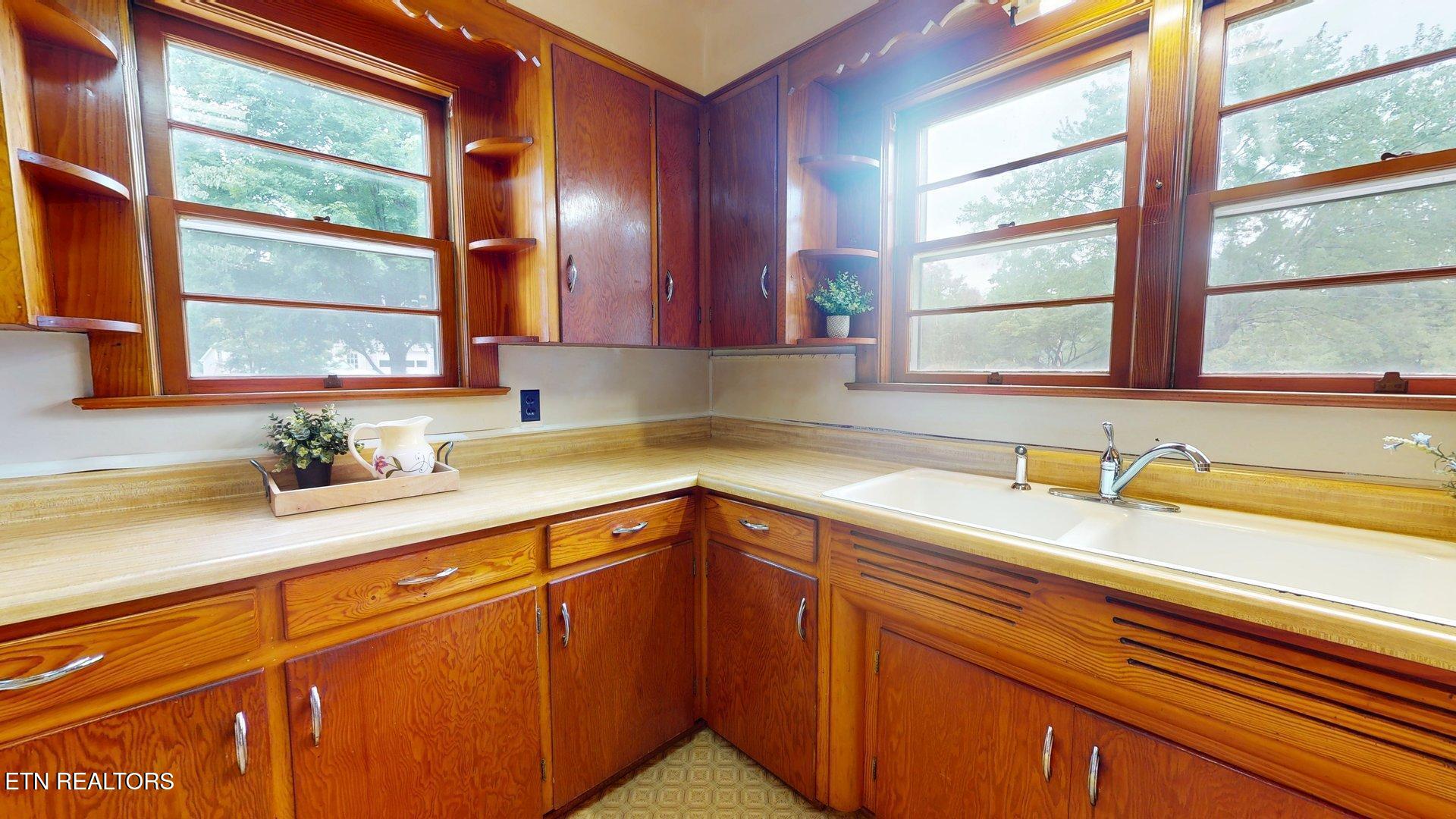 1211 Craig Road Knoxville, TN 37919 - Photo 17 of 42 Kitchen