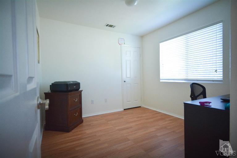 843 Pivot Point Way Oxnard, CA 93035 - Photo 12 of 21 a workspace with furniture and window