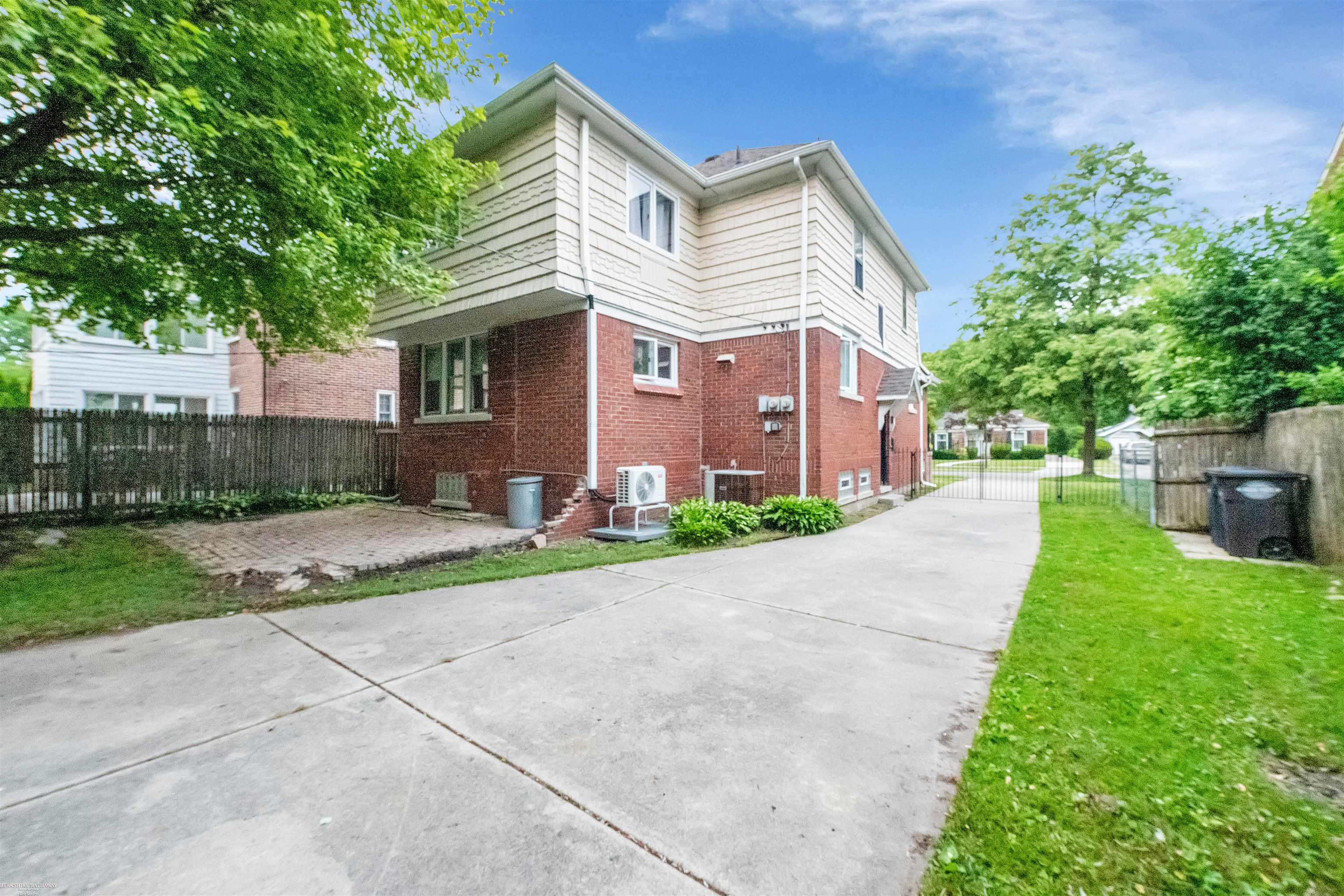 893 Rivard Boulevard Grosse Pointe, MI 48230 - Photo 24 of 27 50112072-23.JPG