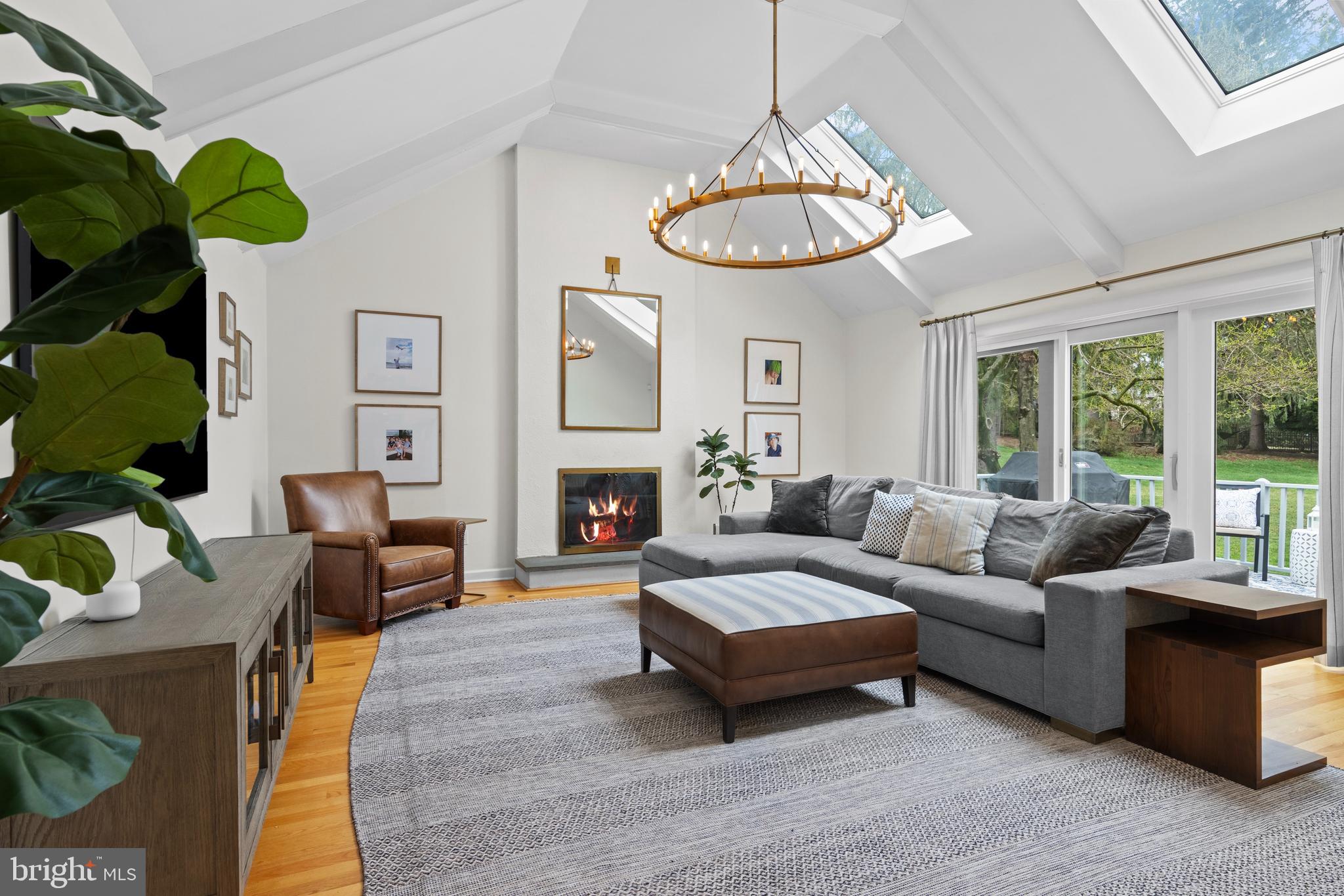 217 Ravenscliff Road Wayne, PA 19087 - Photo 27 of 64 Gorgeous family room with great lighting