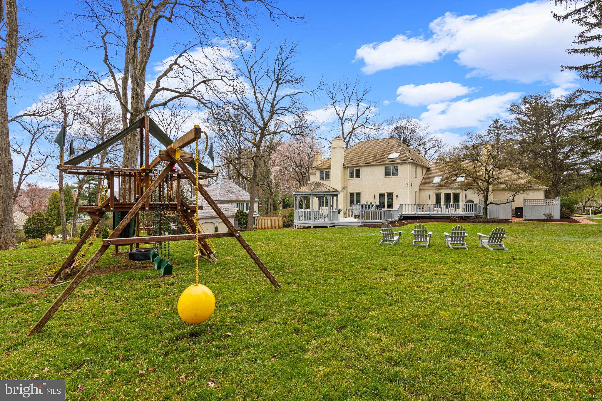 217 Ravenscliff Road Wayne, PA 19087 - Photo 6 of 64 Flat and open, yet private rear yard.