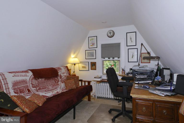 2105 Hanover Street Silver Spring, MD 20910 - Photo 6 of 23 a living room with furniture