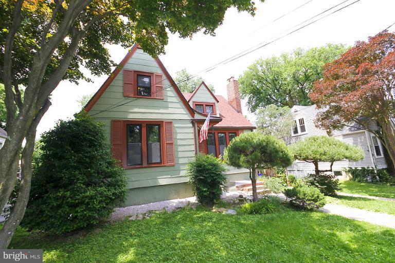 2105 Hanover Street Silver Spring, MD 20910 - Photo 7 of 23 a view of front of house with a yard