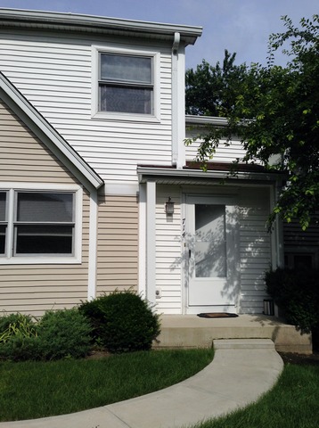 714 Inverrary Lane Deerfield, IL 60015 - Photo 1 of 17 a view of a house with a yard