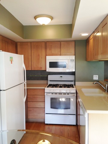 714 Inverrary Lane Deerfield, IL 60015 - Photo 2 of 17 a kitchen with a stove and a refrigerator