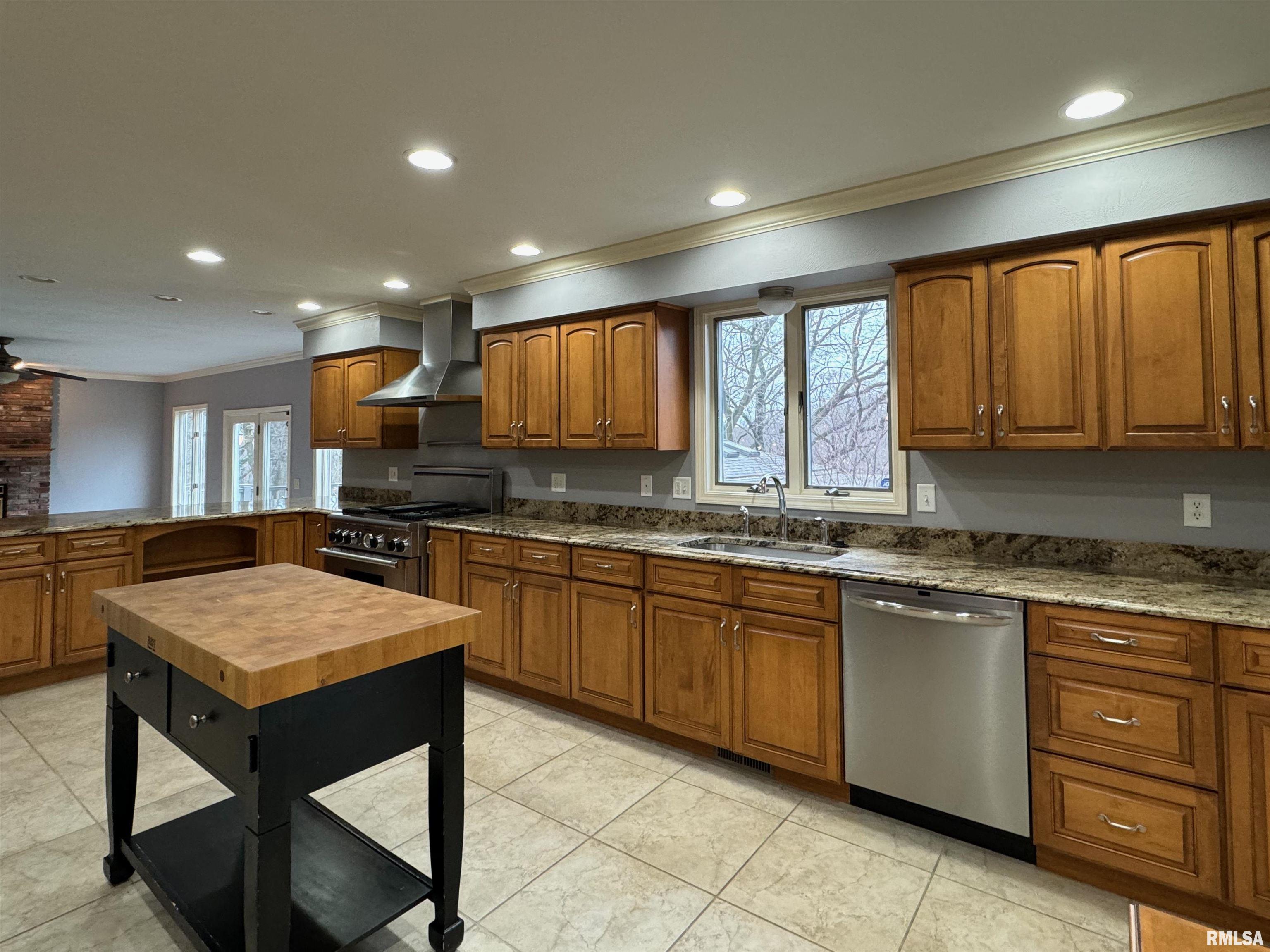 12038 North Hickory Grove Road Dunlap, IL 61525 - Photo 15 of 63 Gallery Image 15