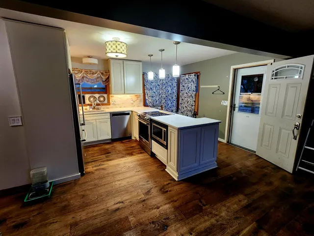 $270,000 | 2603 17th Avenue East, North St. Paul, MN 55109