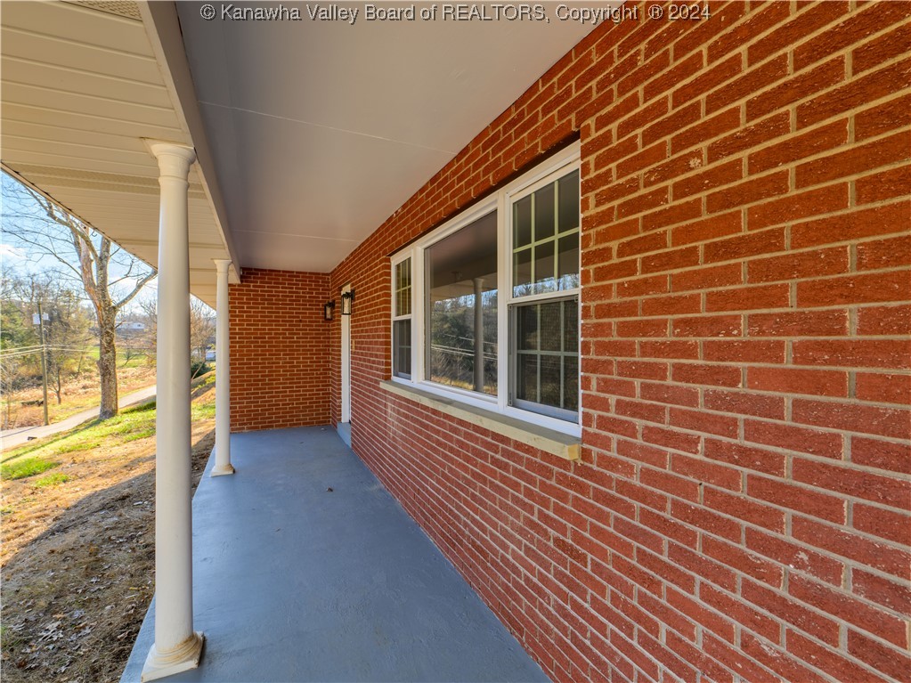 247 Dutch Road Charleston, WV 25302 - Photo 4 of 29 Gallery Image 4
