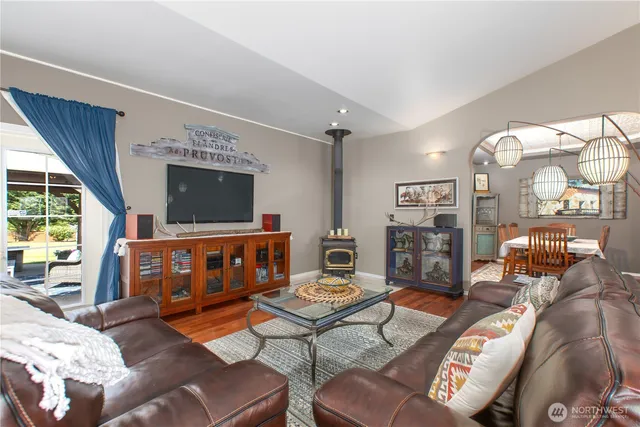 $725,000 | 29216 39th Avenue South, Roy, WA 98580