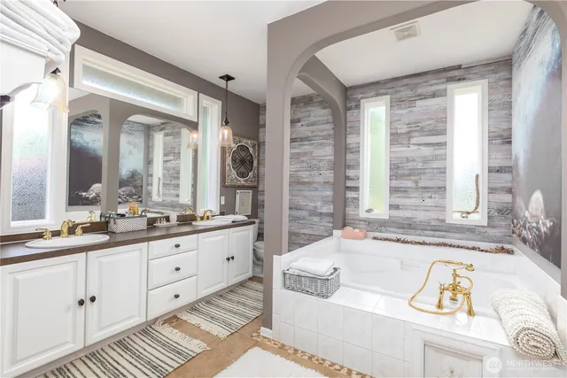 $725,000 | 29216 39th Avenue South, Roy, WA 98580