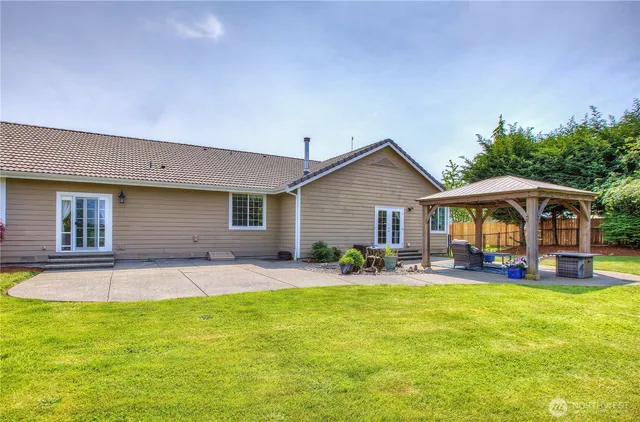 $725,000 | 29216 39th Avenue South, Roy, WA 98580