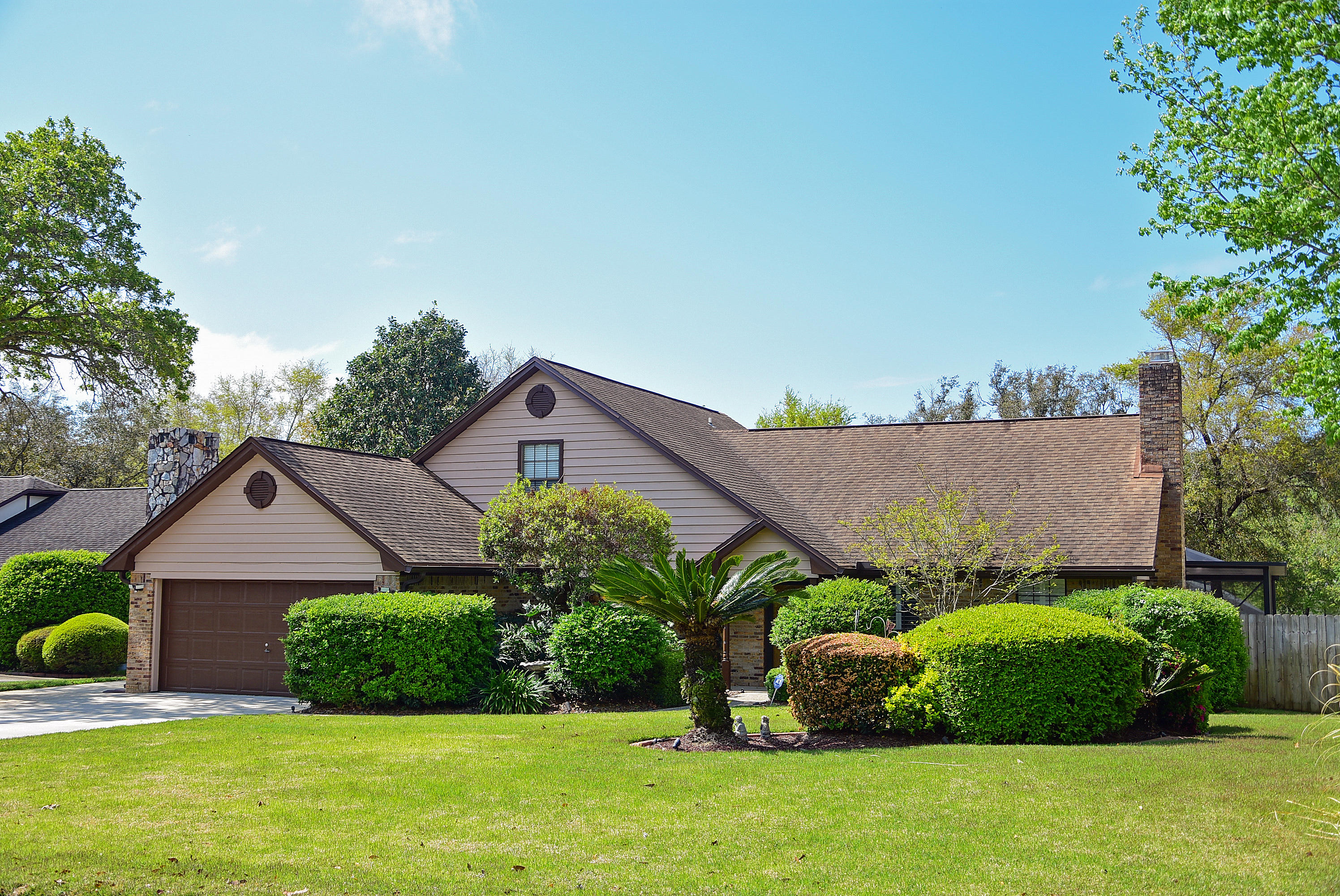 940 Ridgewood Way Niceville, FL 32578 - Photo 2 of 36 Gallery Image 2