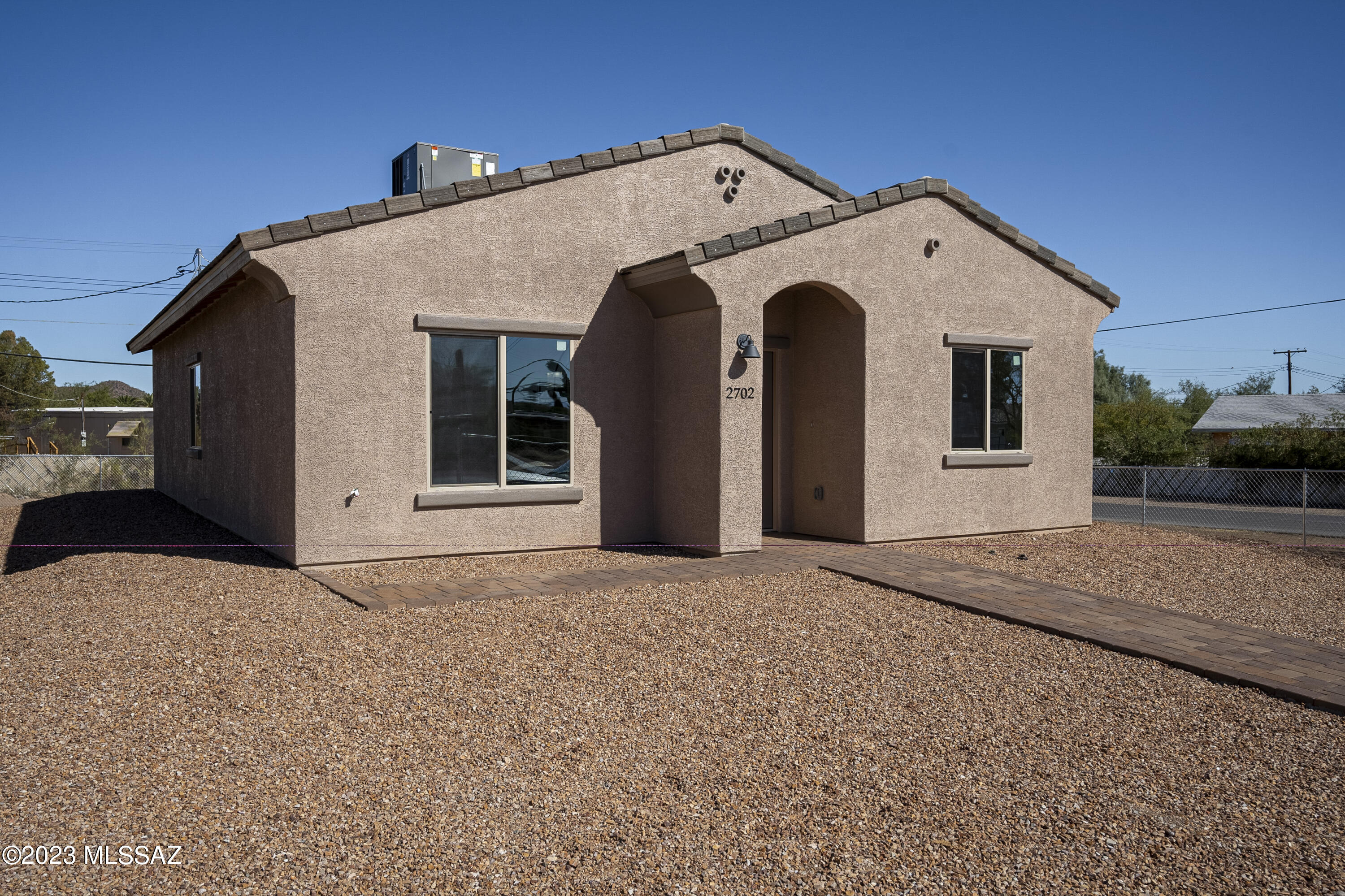 2702 West Roadrunner Road Tucson, AZ 85746 - Photo 2 of 50 Gallery Image 2