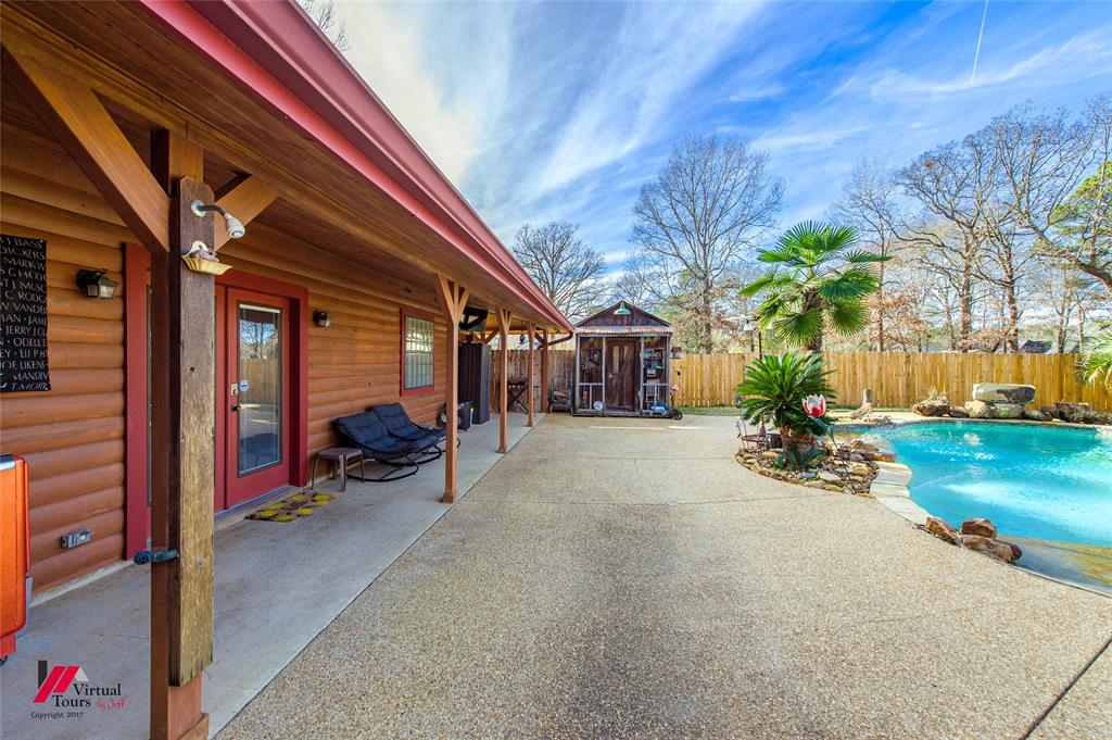 550 Middleton Road Stonewall, LA 71078 - Photo 33 of 40 a view of a house with a patio