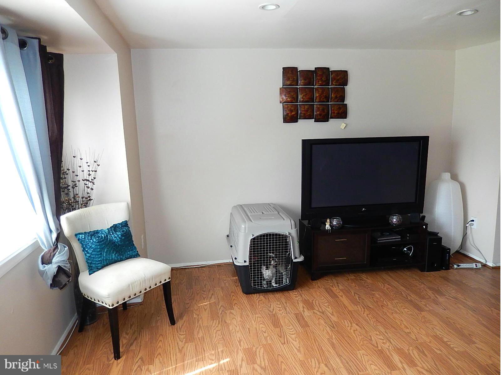 9419 Merryrest Road Columbia, MD 21045 - Photo 10 of 30 Living Room