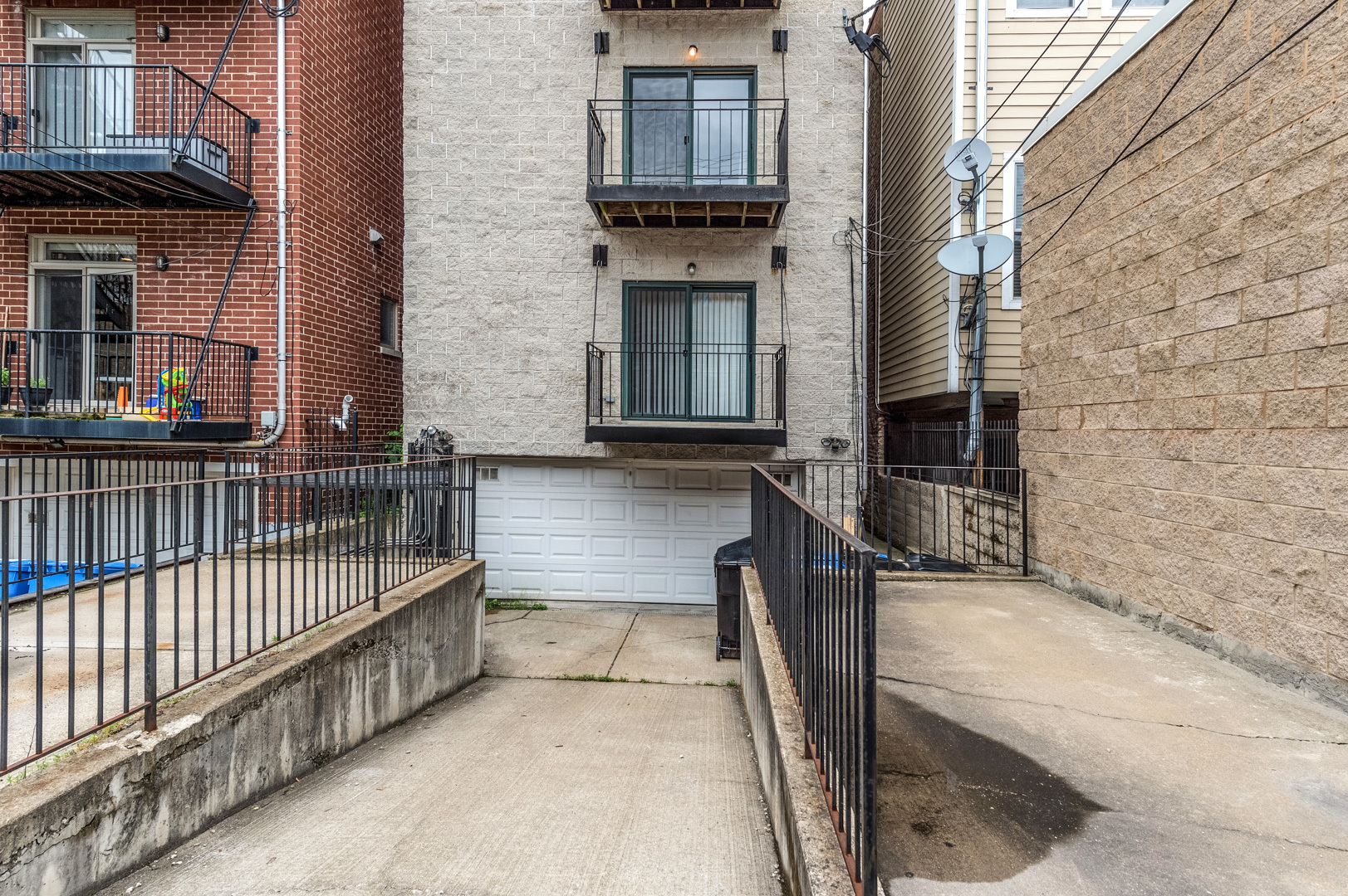 1345 West Fillmore Street, Unit 1 Chicago, IL 60607 - Photo 24 of 26 a view of outdoor seating area